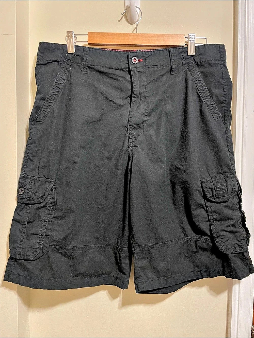 Y2K Airwalk Cargo Shorts in Black Size 34 Like New